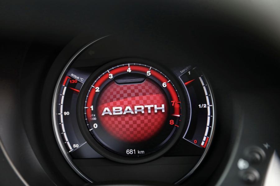 Панель приборов Abarth 595 (312) 2017 года  (AU) (фото 22 из 40)